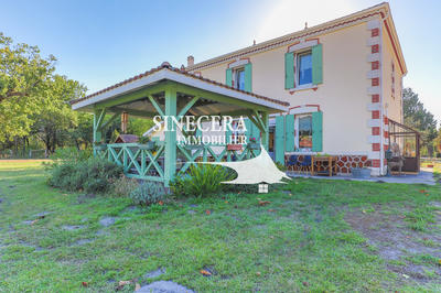 Propriété - 185 m² - 6 pièces