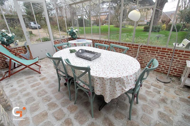 Maison - 242 m² - 9 pièces