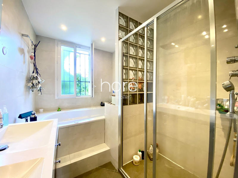 Maison - 200 m² - 8 pièces