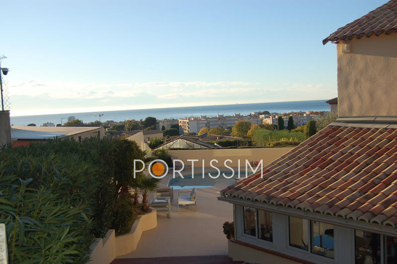 Maison - 242 m² - 5 pièces