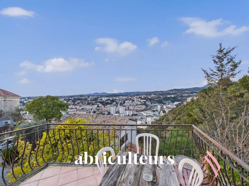 Appartement - 216 m² - 7 pièces