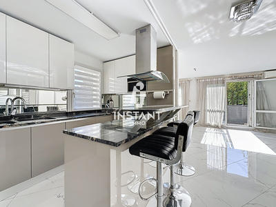 Appartement - 107 m² - 6 pièces