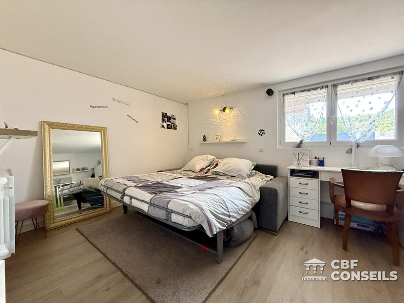 Maison - 270 m² - 9 pièces