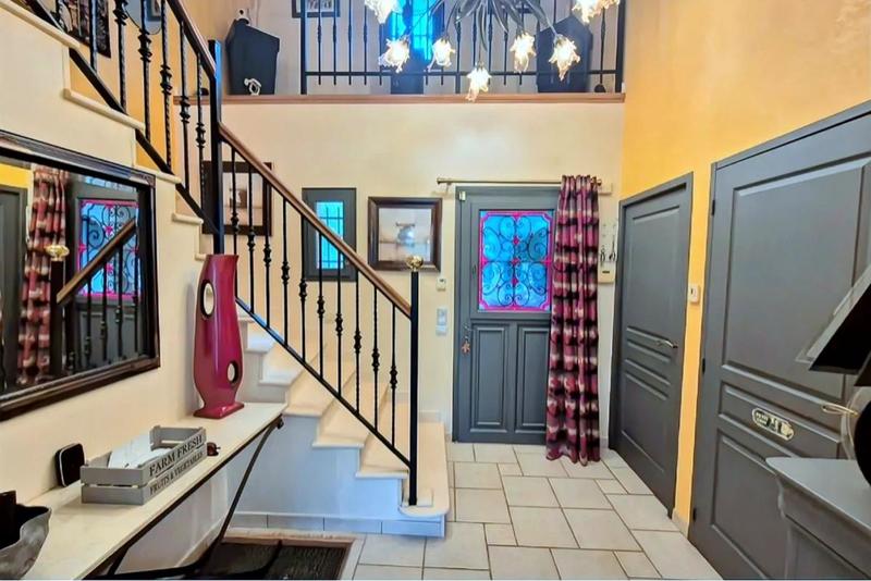 Pavillon - 160 m² - 6 pièces