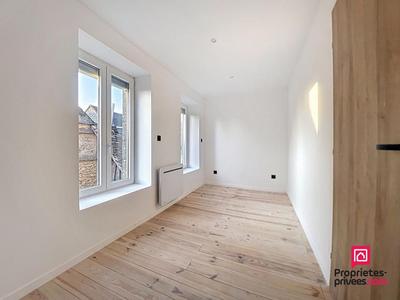 Maison - 220 m² - 8 pièces