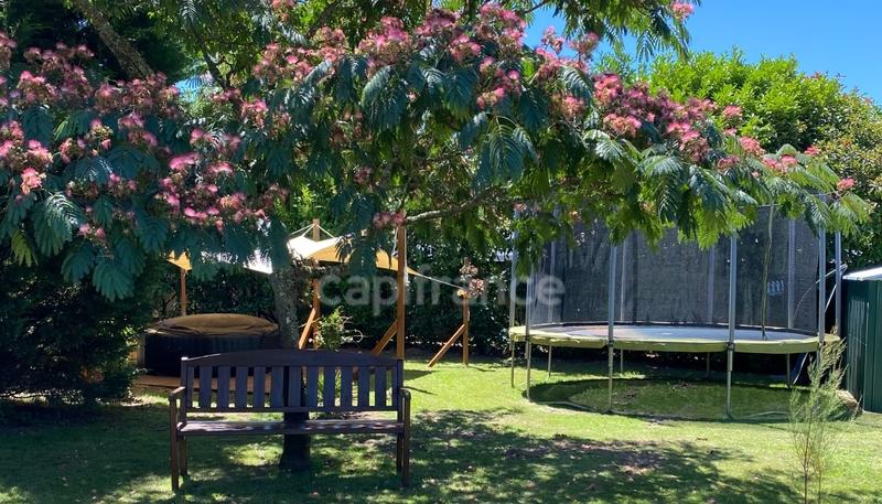 Maison - 230 m² - 8 pièces