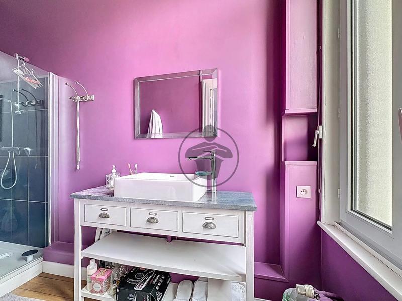 Maison - 250 m² - 9 pièces