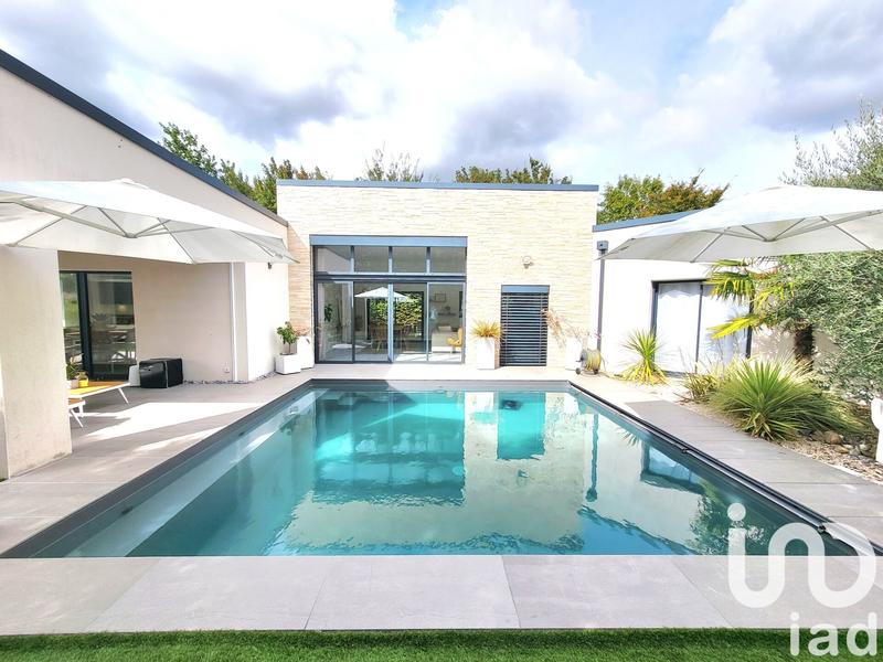 Maison - 265 m² - 9 pièces