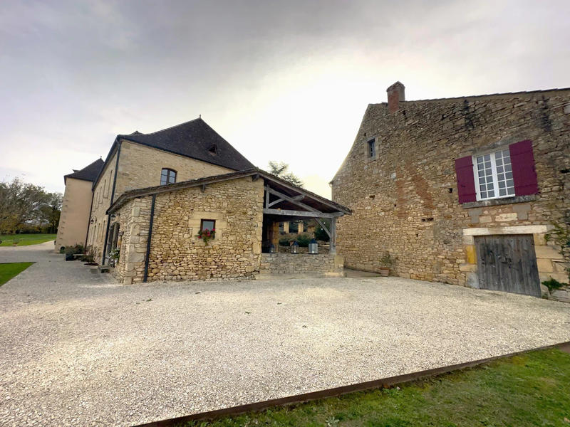 Maison - 465 m² - 13 pièces