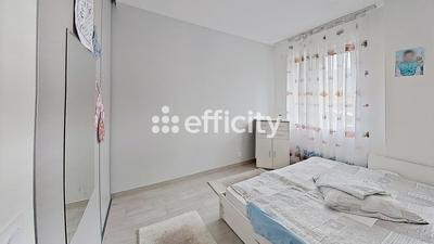 Maison - 210 m² - 14 pièces