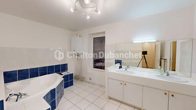 Appartement - 221 m² - 8 pièces