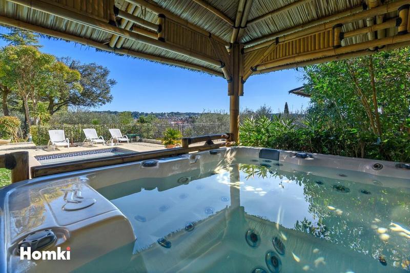 Maison - 180 m² - 6 pièces