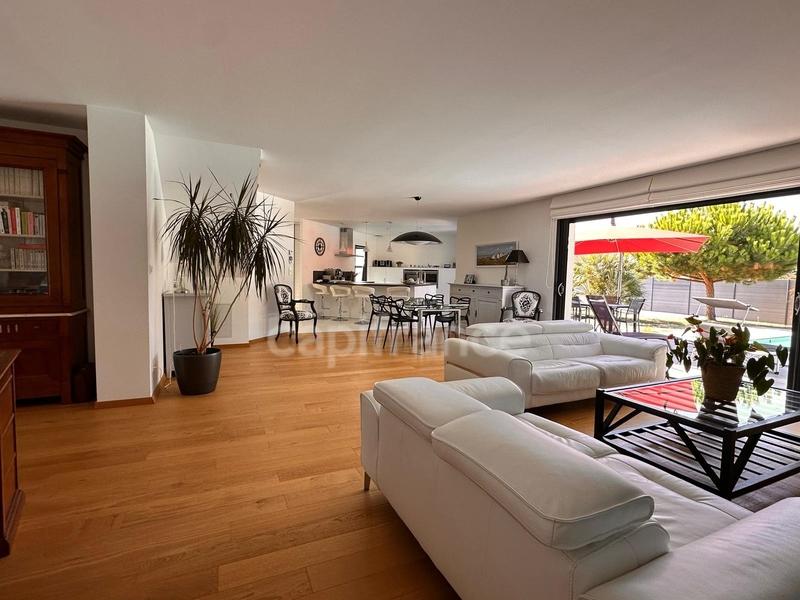 Maison - 163 m² - 5 pièces