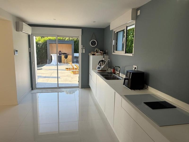 Villa - 330 m² - 9 pièces