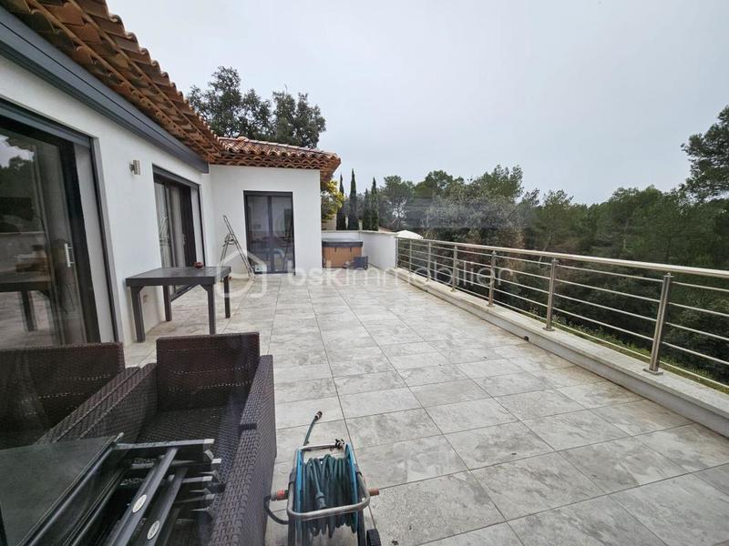 Maison - 210 m² - 10 pièces