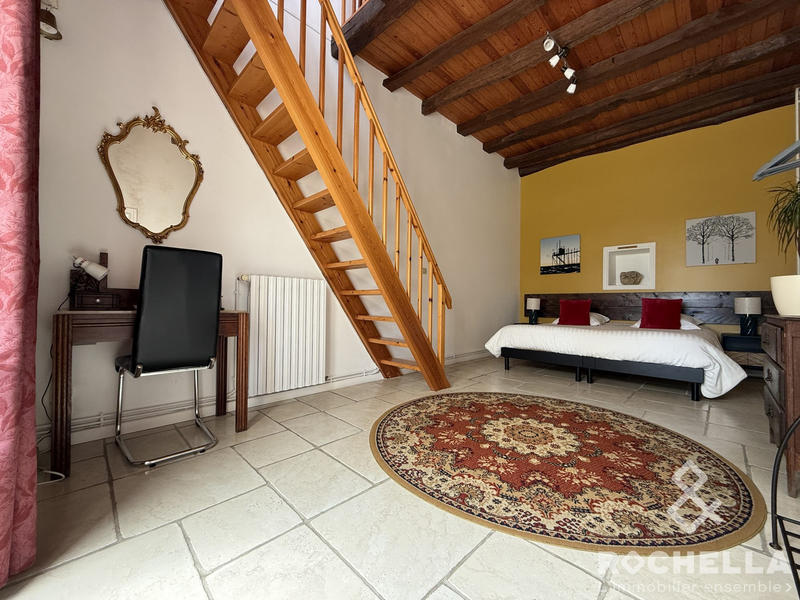 Maison ancienne - 305 m² - 11 pièces
