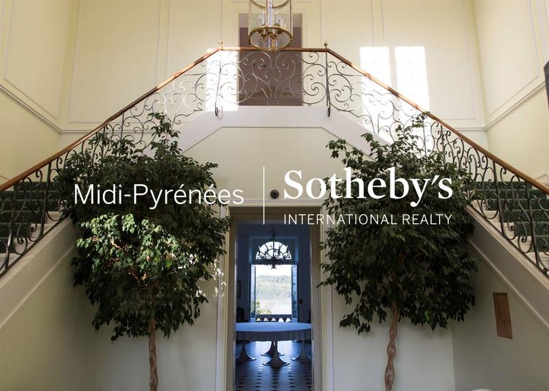 Maison - 1 200 m² - 12 pièces