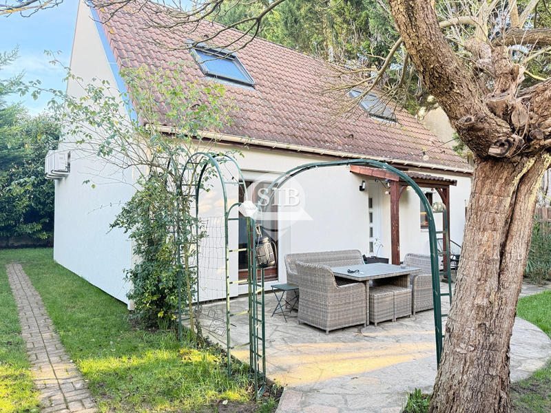 Maison traditionnelle - 93 m² - 4 pièces