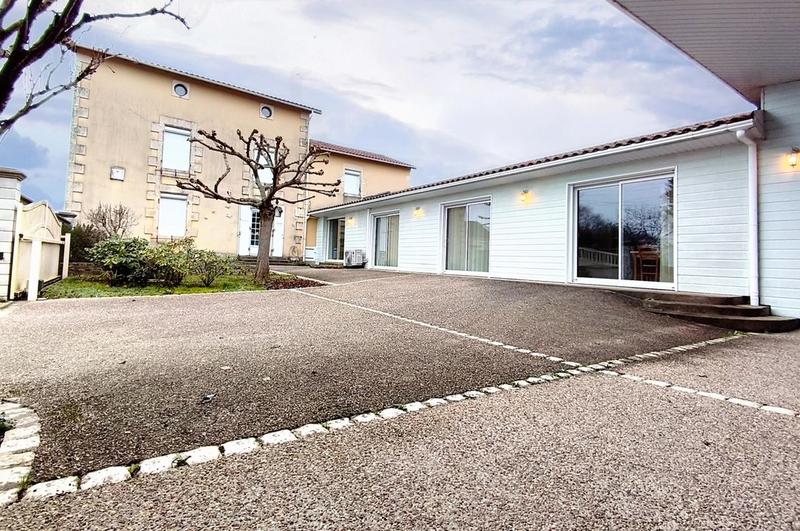 Maison - 229 m² - 9 pièces