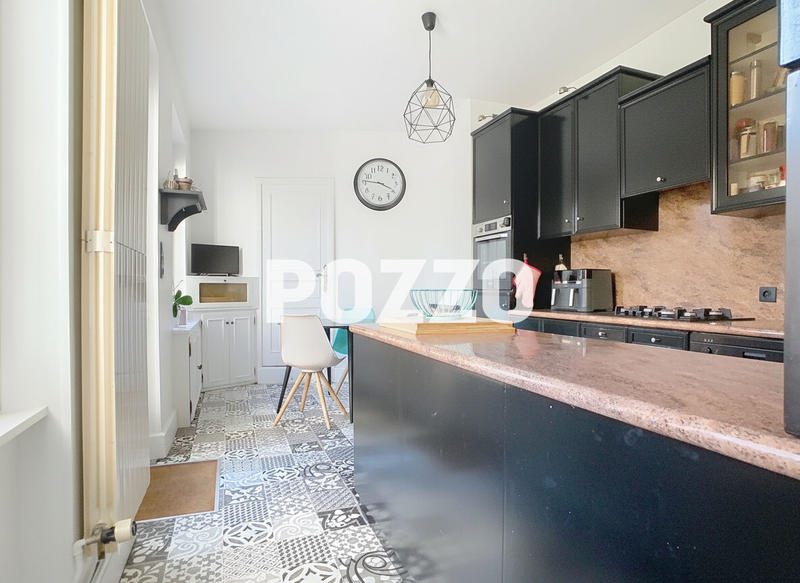 Maison - 215 m² - 12 pièces