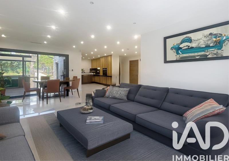 Maison - 195 m² - 5 pièces