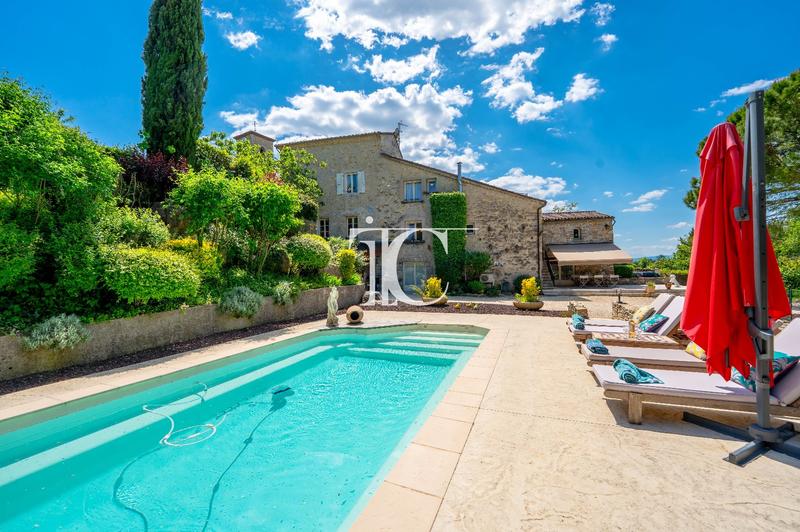 Maison - 397 m² - 12 pièces