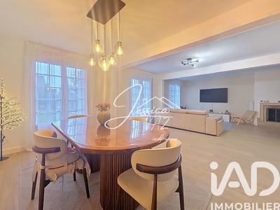 Maison - 180 m² - 9 pièces