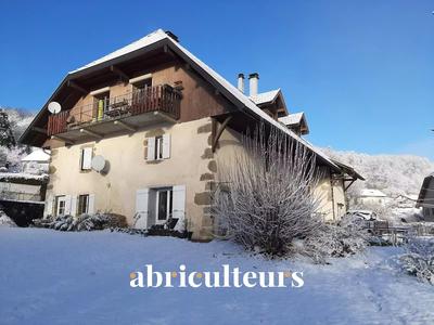 Maison - 433 m² - 16 pièces