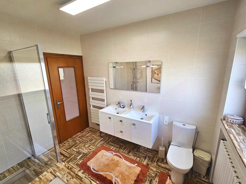 Maison - 166 m² - 8 pièces