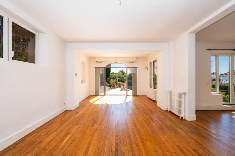 Maison - 201 m² - 7 pièces