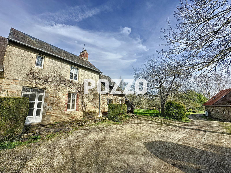 Maison - 330 m² - 16 pièces