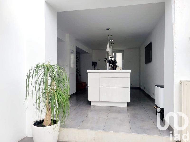 Maison - 330 m² - 8 pièces