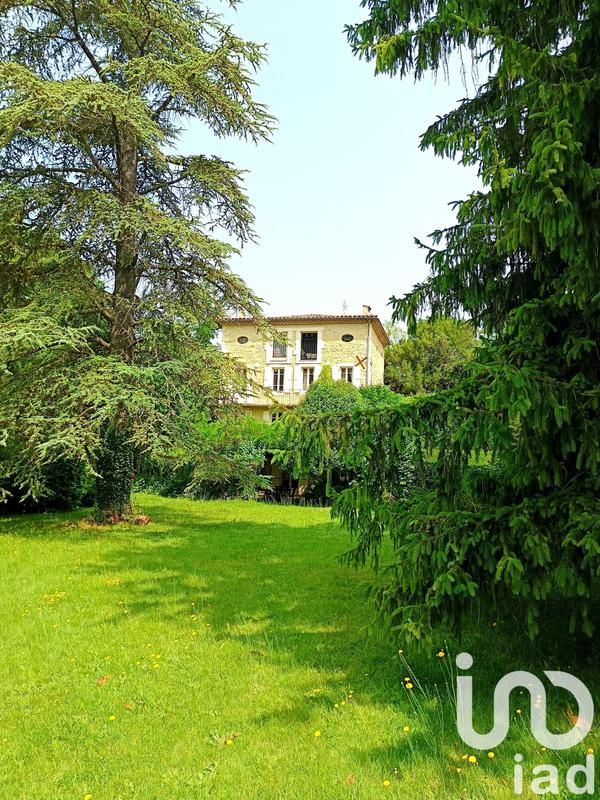 Maison - 340 m² - 9 pièces