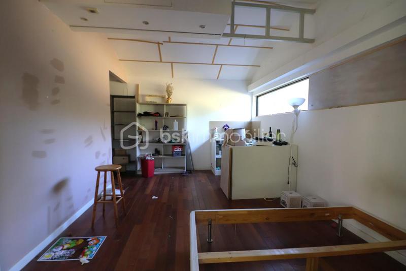 Maison - 260 m² - 9 pièces