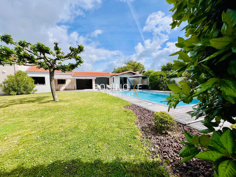 Maison - 180 m² - 7 pièces