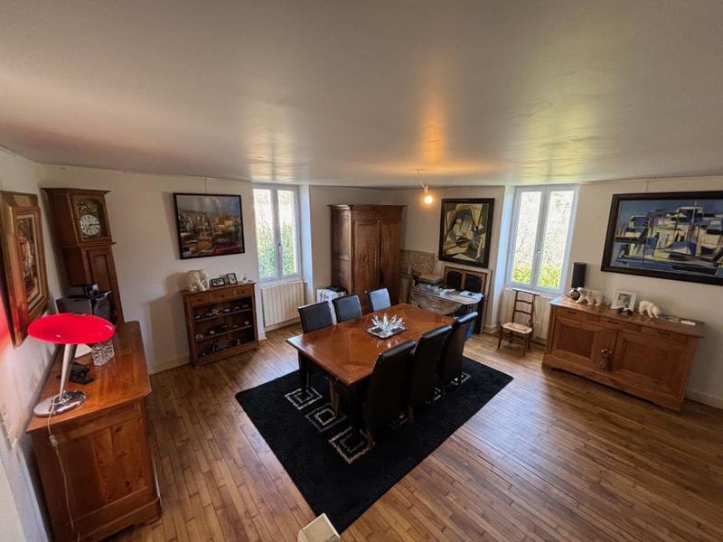 Maison - 234 m² - 10 pièces