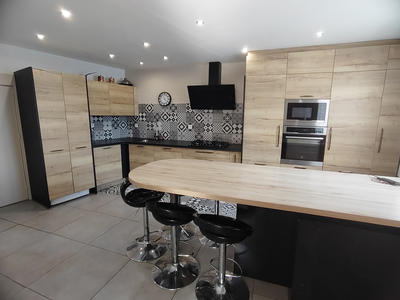 Maison - 222 m² - 10 pièces