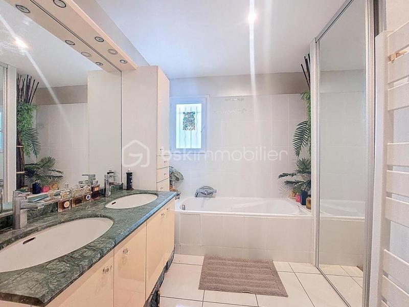 Villa - 230 m² - 8 pièces