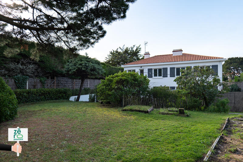 Maison - 204 m² - 8 pièces