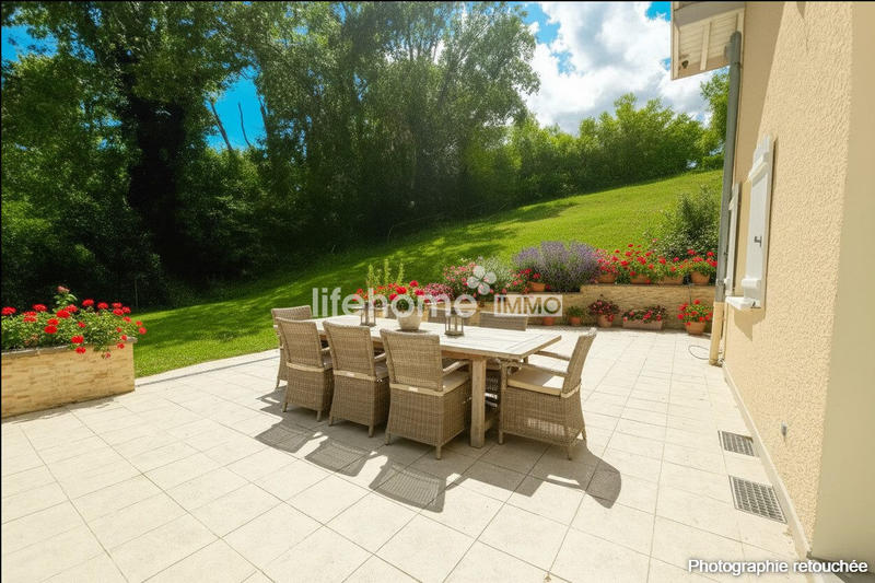 Maison - 224 m² - 8 pièces