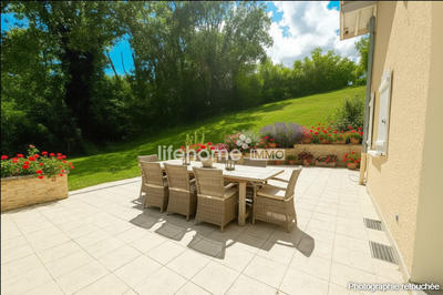 Maison - 224 m² - 8 pièces