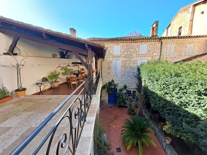 Maison - 288 m² - 10 pièces