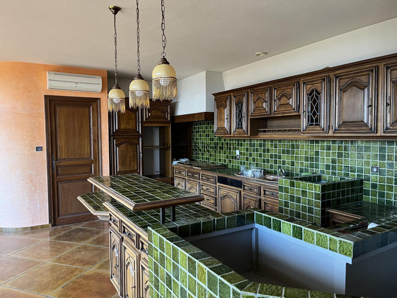 Villa - 211 m² - 8 pièces