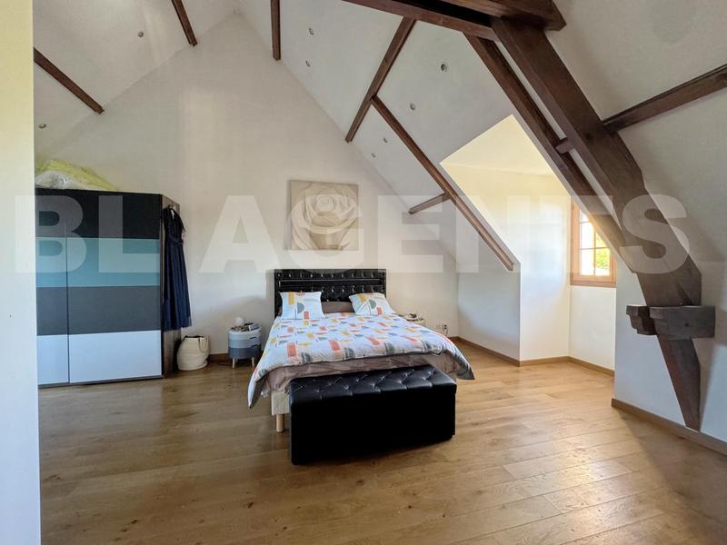 Maison - 243 m² - 8 pièces