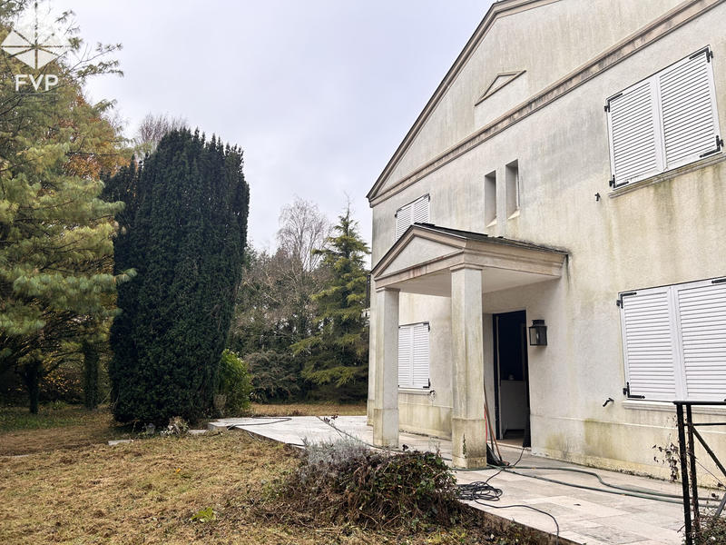 Maison - 246 m² - 7 pièces