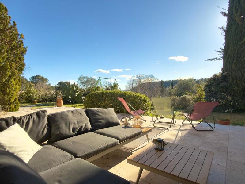 Propriété - 203 m² - 6 pièces