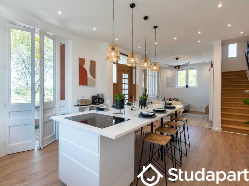 Appartement - 240 m² - 1 pièce