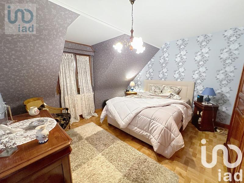 Maison - 185 m² - 8 pièces