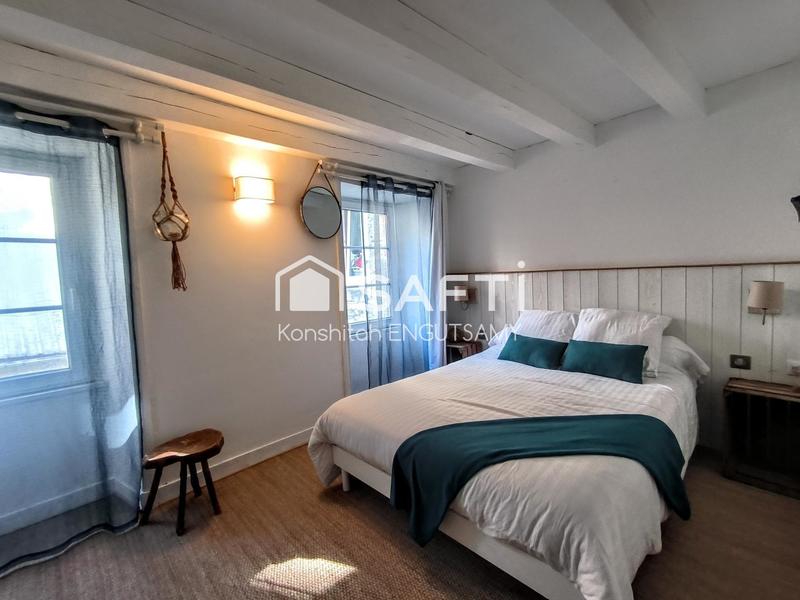 Maison - 235 m² - 10 pièces