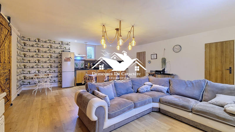 Maison - 360 m² - 12 pièces